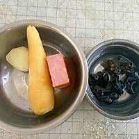胡萝卜面的做法图解1