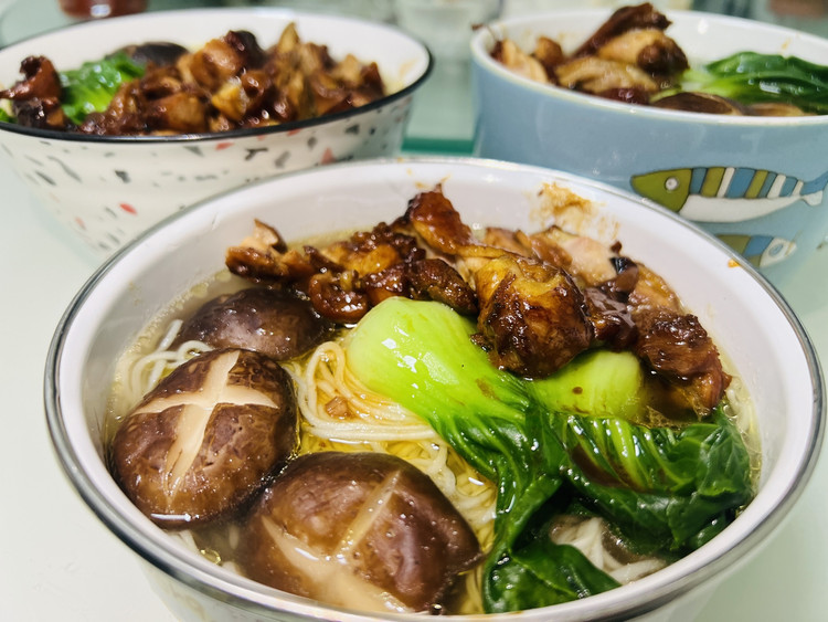 照烧鸡腿面的做法