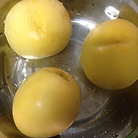 自制黄桃罐头的做法图解1