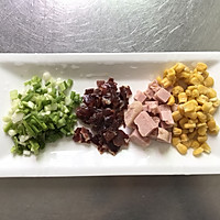 #《风味人间》美食复刻大挑战#扬州炒饭的做法图解2