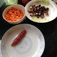 电饭锅香肠土豆焖饭的做法图解1