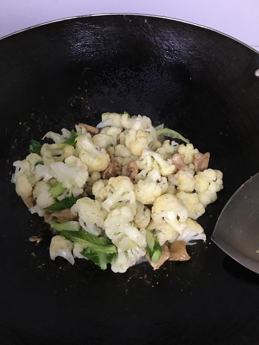 菜花炒肉的做法图解4