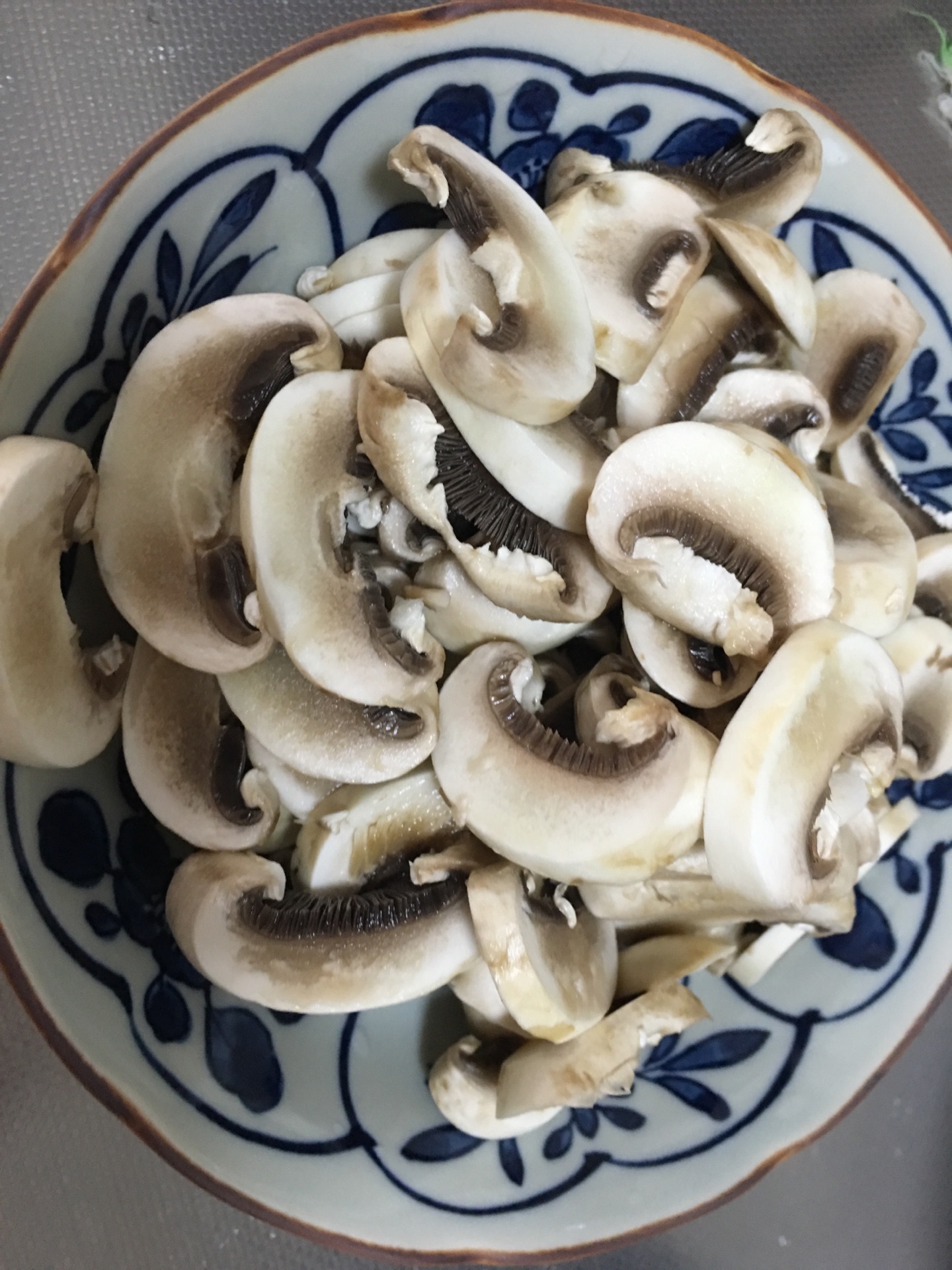 青椒炒蘑菇,青椒炒蘑菇的家常做法 - 美食杰青椒炒蘑菇做法大全