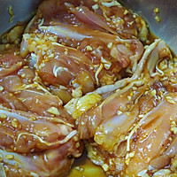 比白暂鸡更嫩更鲜美的鸡肉做法———层层入味的秘汁烤鸡腿卷的做法图解3