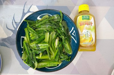 太太乐鲜鸡汁炒油麦菜