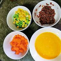 营养多样蛋包饭的做法图解2