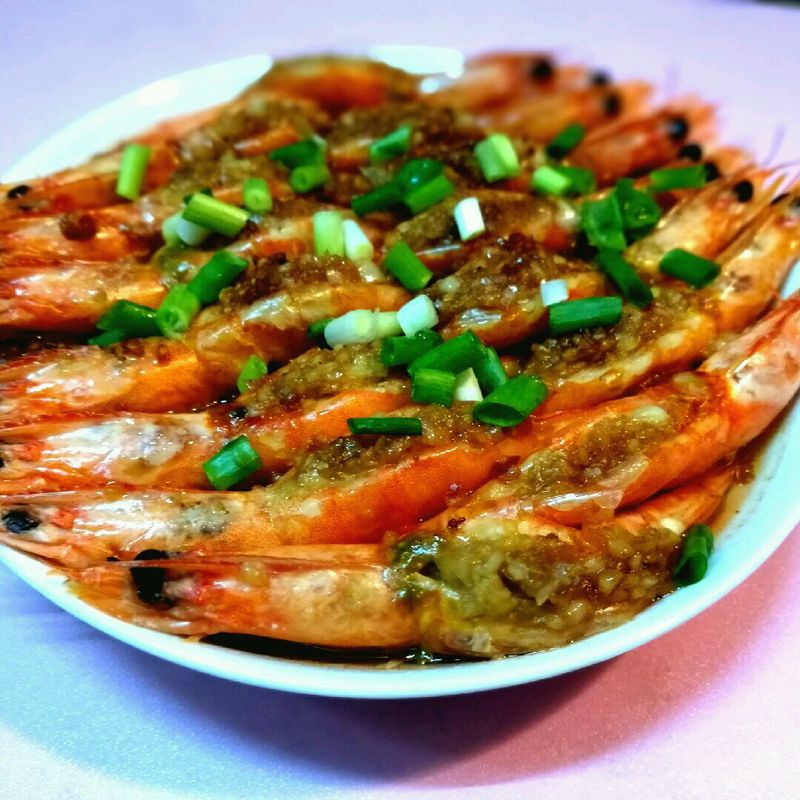 Steamed prawns with minced garlic and vermicelli