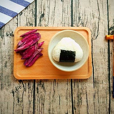 五分钟快手早餐：鱼罐头饭团✘紫薯条