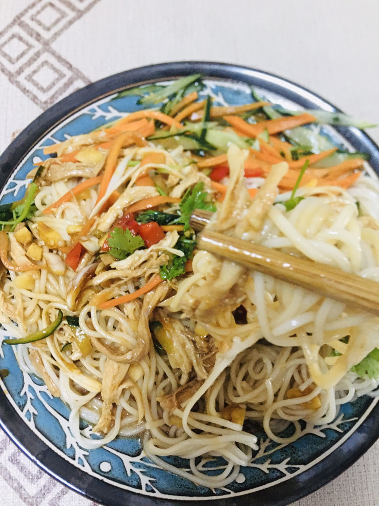 鸡丝凉面的做法