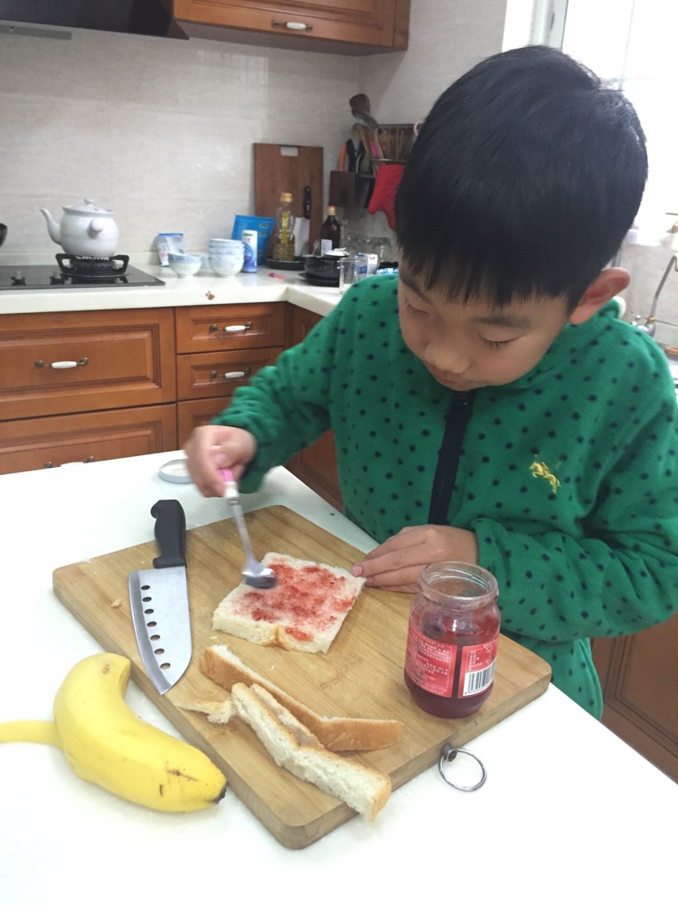 香蕉吐司卷的做法图解1
