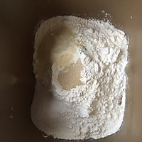 红豆沙卷卷面包的做法图解1