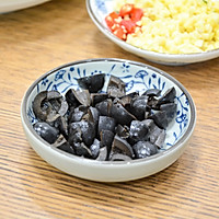#西班牙橄榄中式创意菜#西班牙黑橄榄素炒雪里蕻肉萝卜干的做法图解3