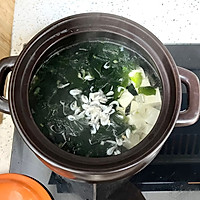 裙带菜竹荪豆腐汤的做法图解5