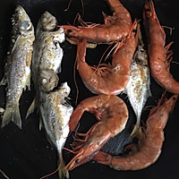 极鲜杂鱼煲的做法图解2