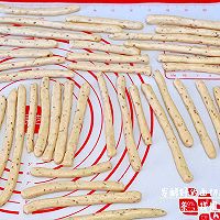 海底捞同款茴香小油条的做法图解4