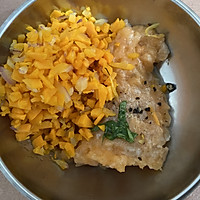 减肥补血美食/翡翠冷汤浸腐竹三文鱼饼的做法图解2
