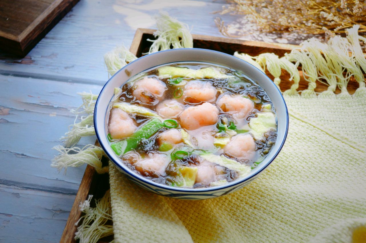 Shrimp ball soup with fresh eyebrows off