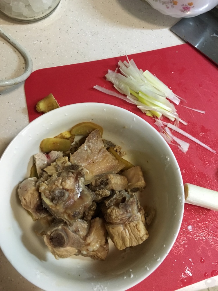 糖醋排骨简易法的做法图解1