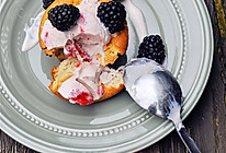 春暖花开季节里的休闲下午茶--草莓芝士冰淇淋蛋糕的做法