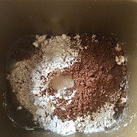 巧克力蔓越莓软欧的做法图解1