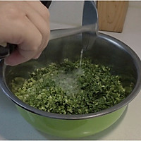韭菜鸡蛋虾仁饺子的做法图解3