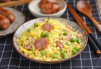 炒饭这样做香气扑鼻，既简单又好吃——香肠炒饭的做法