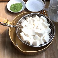 抹茶豆腐布丁，好吃又好做，抹茶脑袋可以制作起来。的做法图解3