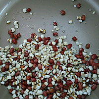 红豆薏米糙米粥的做法图解1