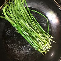 烤韭菜卷的做法图解1