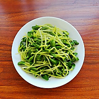 鲜贝露春日尝鲜｜炝拌黑豆苗的做法图解3