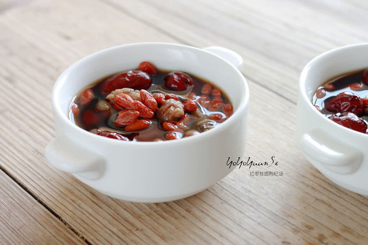 红枣桂圆枸杞汤的做法