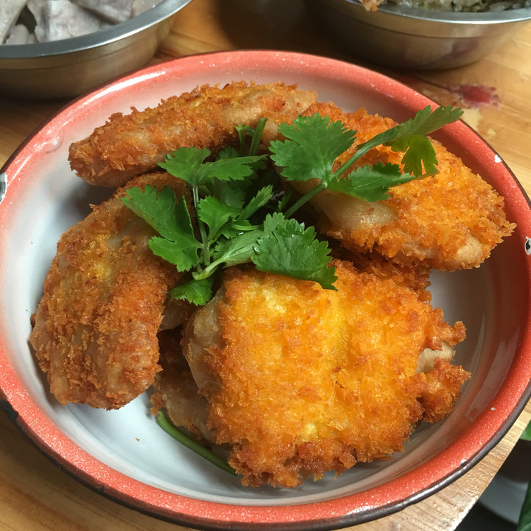 油炸墨鱼饼的做法