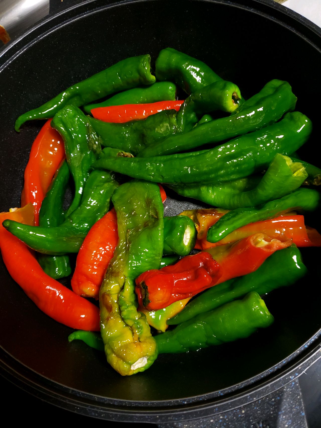 “辣椒炒茄子”超接地气的做法，香辣入味，茄子香糯，好吃下饭 - 哔哩哔哩