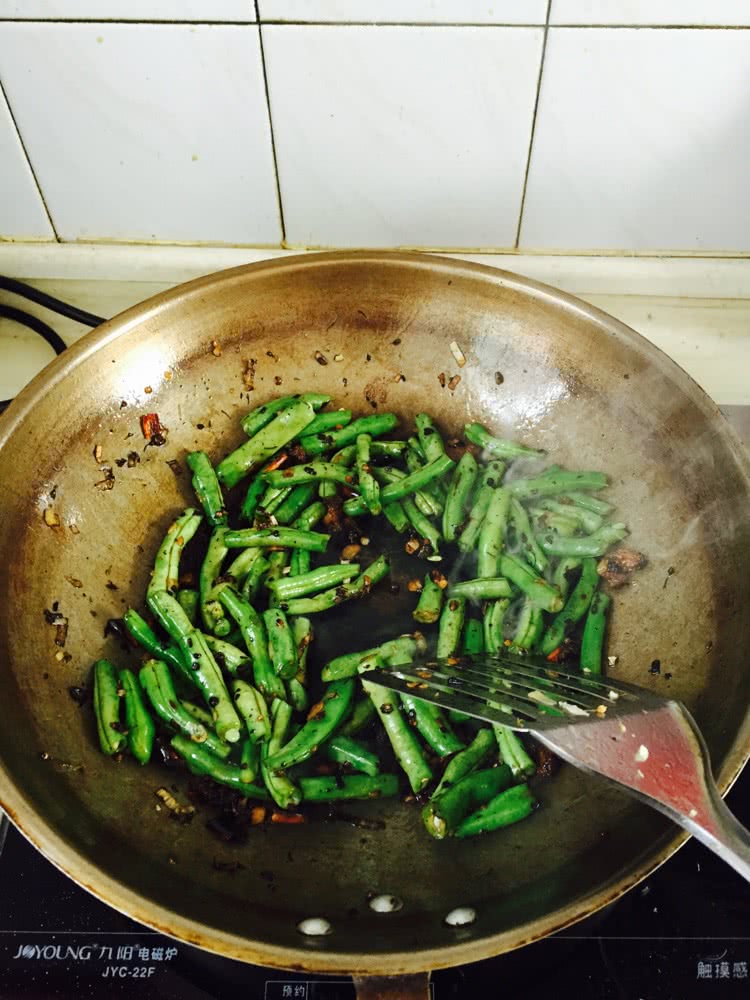 土豆茄子炖豆角的做法图解6