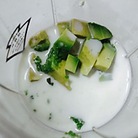 鲜虾牛油果意面的做法图解3