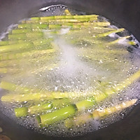 竹笋和鸡蛋这样炒，盘子都要舔光光！的做法图解2