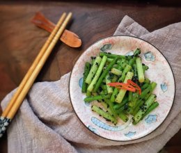 日式拌菜—黑芝麻拌蒜苔的做法