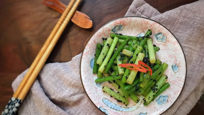 日式拌菜—黑芝麻拌蒜苔