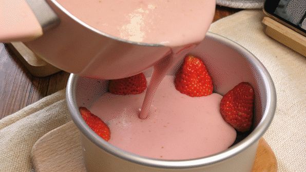 草莓酸奶慕斯蛋糕，无需烤箱！酸甜低脂又健康！的做法图解9
