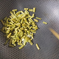 #入秋滋补正当时#酸豆角炒牛肉的做法图解6