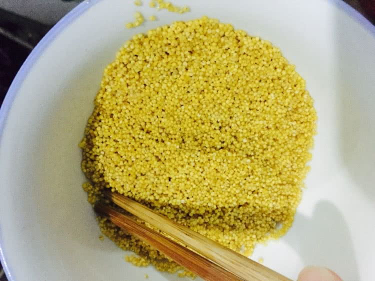 小米地瓜粥的做法图解2