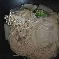 肉汤面的做法图解3