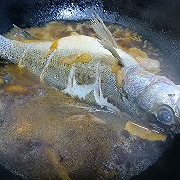家常烧鲈鱼的做法图解8