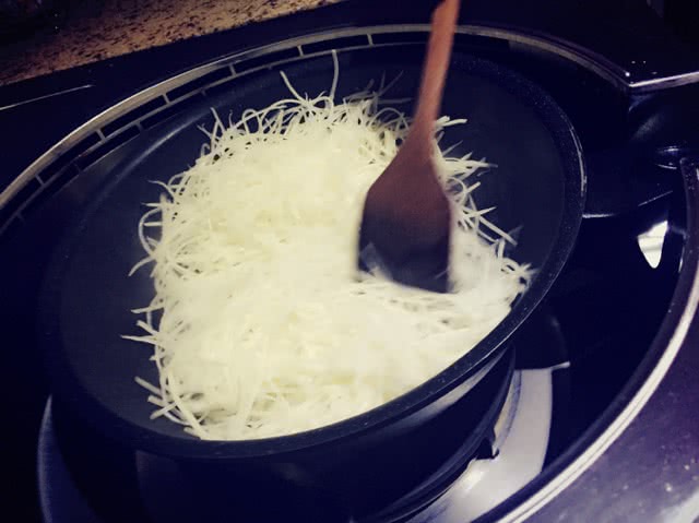 酸菜土豆丝的做法图解4