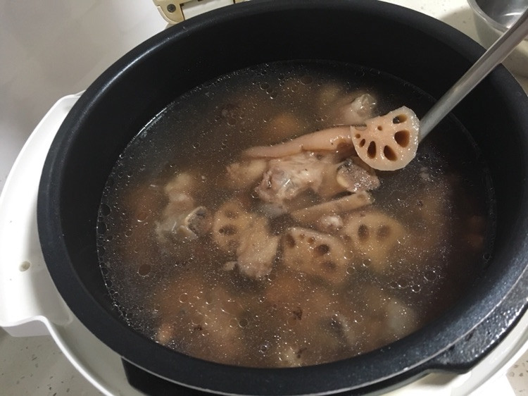 莲藕花生炖猪蹄的做法