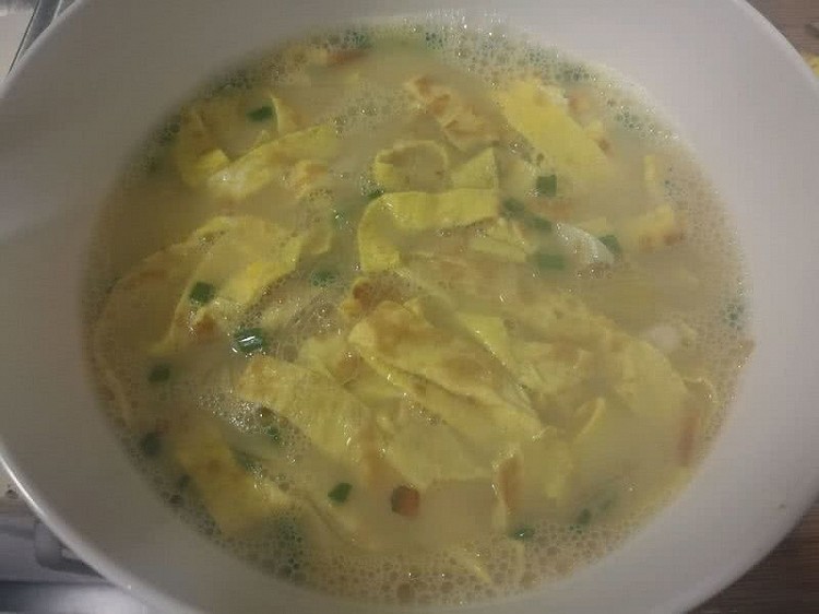 蛋皮粉丝汤的做法
