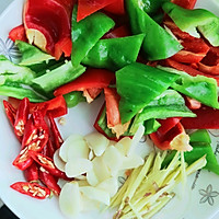 辣椒炒肉的做法图解2