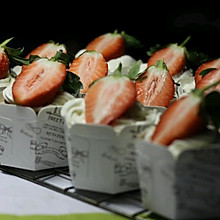 草莓杯子蛋糕