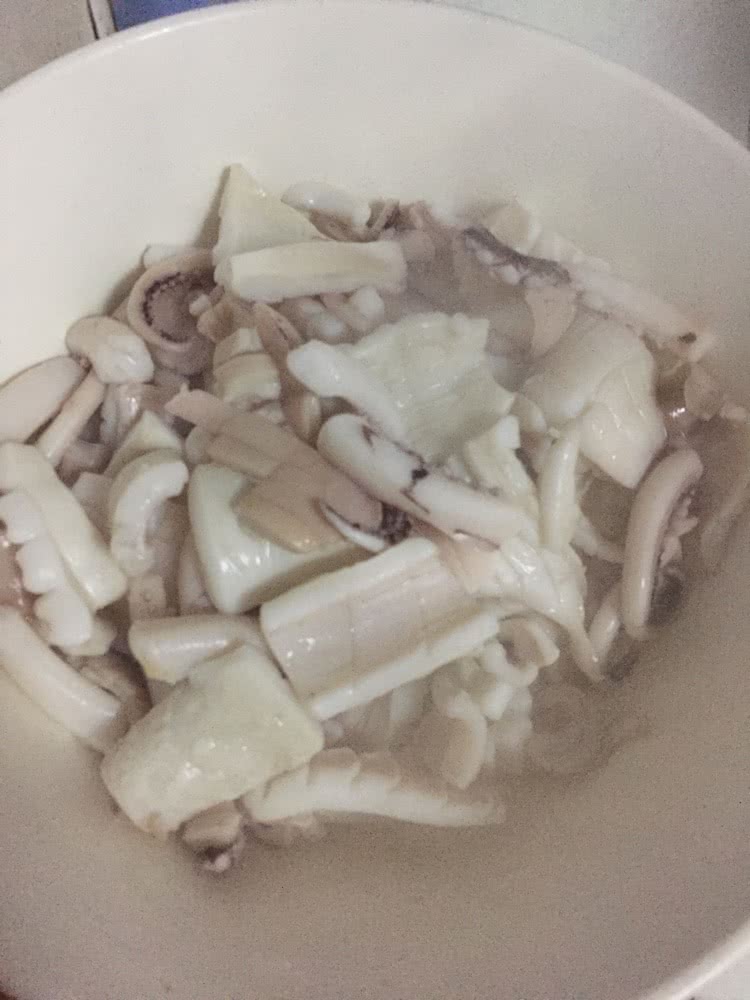 洋葱鱿鱼片的做法图解2