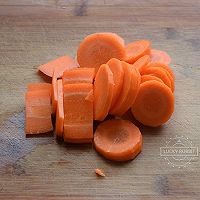 胡萝卜双色刀切馒头的做法图解1